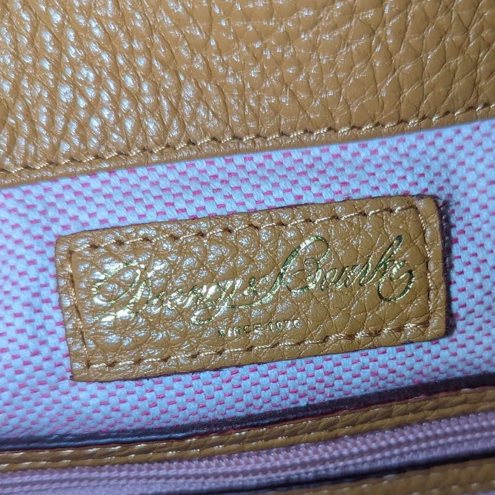 Dooney and Bourke signature pebbled logo sac bag